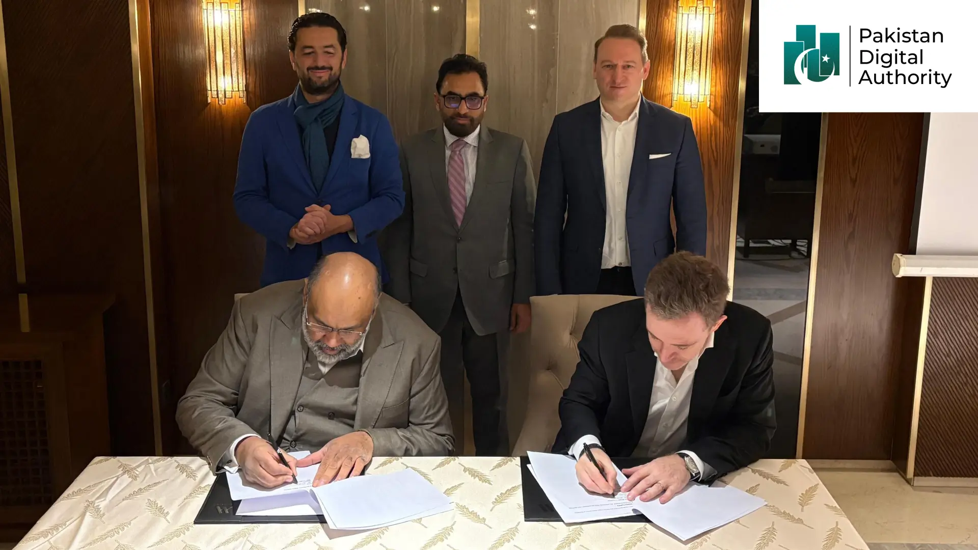 The signing ceremony between the Pakistan Digital Authority and the DFINITY Foundation.